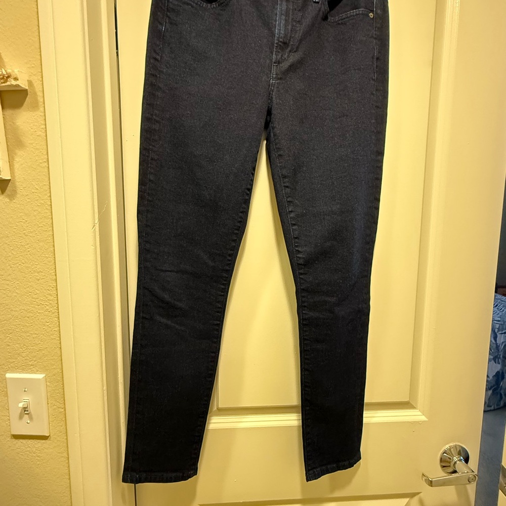 Joe's Flawless black curvy skinny crop jeans size 30